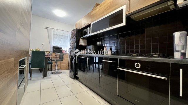 Eladó téglalakás, Balatonfüreden 97 M Ft, 4 szobás