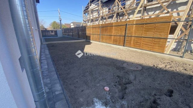 Eladó téglalakás, Dunaharasztin 95.933 M Ft, 3 szobás