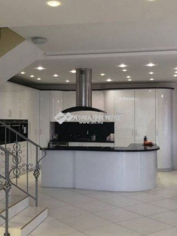 Eladó családi ház, Szécsényen 139 M Ft, 5 szobás