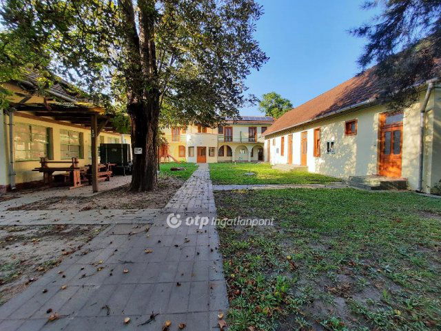 Eladó hotel, Siófokon 1195.005 M Ft / költözzbe.hu