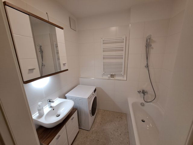 Kiadó téglalakás, albérlet, VIII. kerületben, Corvin sétányon