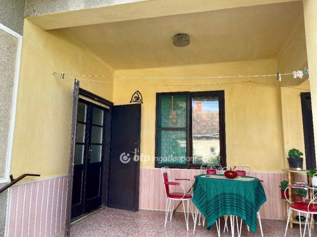 Eladó családi ház, Csikóstőttősön 22 M Ft, 4 szobás