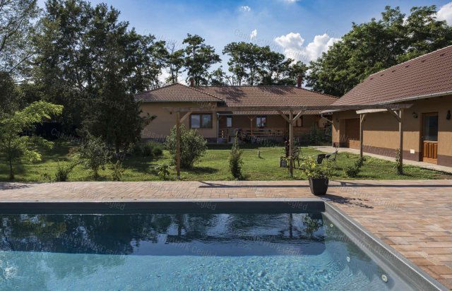 Eladó mezogazdasagi ingatlan, Kocséren 144.844 M Ft, 5 szobás