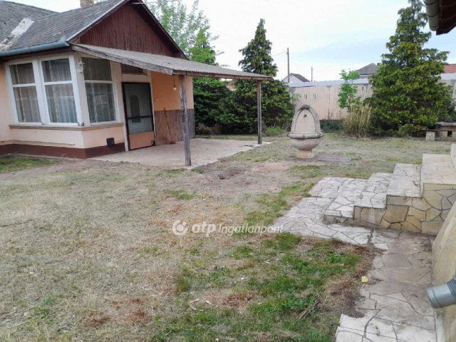 Eladó családi ház, Tégláson 37.5 M Ft, 3 szobás