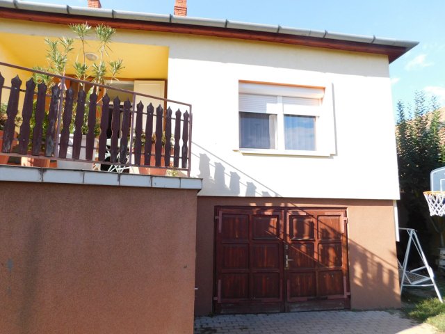 Eladó családi ház, Keszthelyen 88.9 M Ft, 3+4 szobás