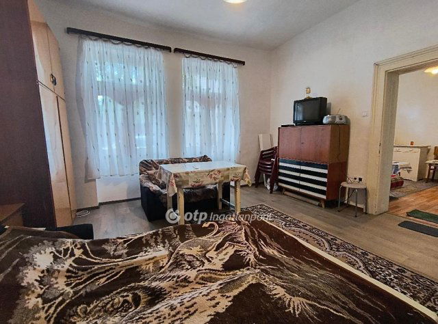 Eladó családi ház, Szolnokon 11.5 M Ft, 2 szobás