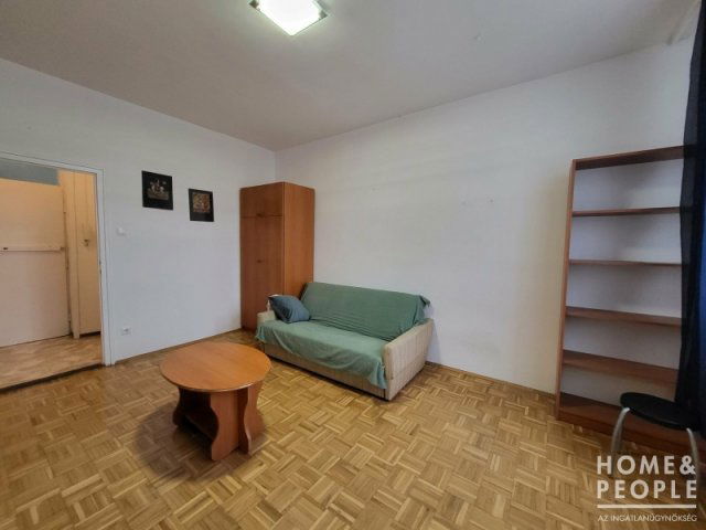 Eladó téglalakás, Szegeden 42.5 M Ft, 1+1 szobás