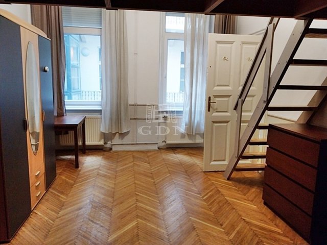 Eladó téglalakás, Budapesten, VI. kerületben 71.9 M Ft, 2 szobás