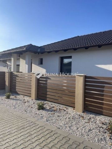 Eladó családi ház, Kecskeméten 128 M Ft, 5 szobás