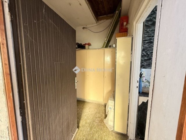 Eladó családi ház, Székesfehérvárott 49.99 M Ft, 2 szobás