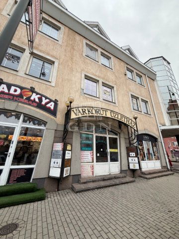 Eladó iroda, Székesfehérvárott 110 M Ft, 3+1 szobás