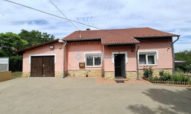 Eladó családi ház, Vácegresen 97.9 M Ft, 5 szobás