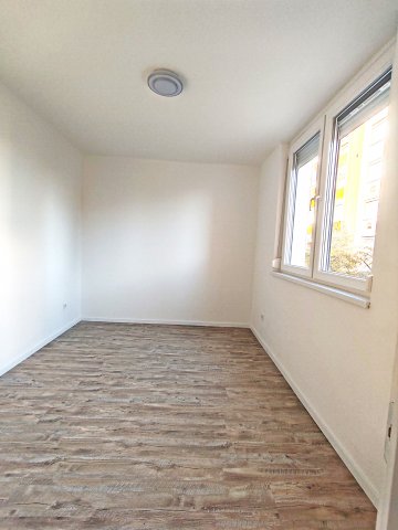 Eladó téglalakás, Szekszárdon 52.5 M Ft, 2+1 szobás