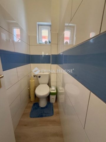 Eladó családi ház, Vecsésen 129.999 M Ft, 6 szobás