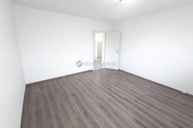 Eladó panellakás, Kecskeméten 52.49 M Ft, 3 szobás