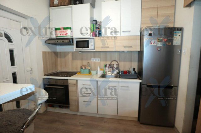 Eladó téglalakás, Szegeden 42 M Ft, 2 szobás