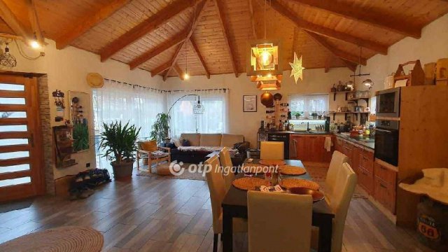 Eladó nyaraló, Kiskunlacházán 118 M Ft, 3+1 szobás