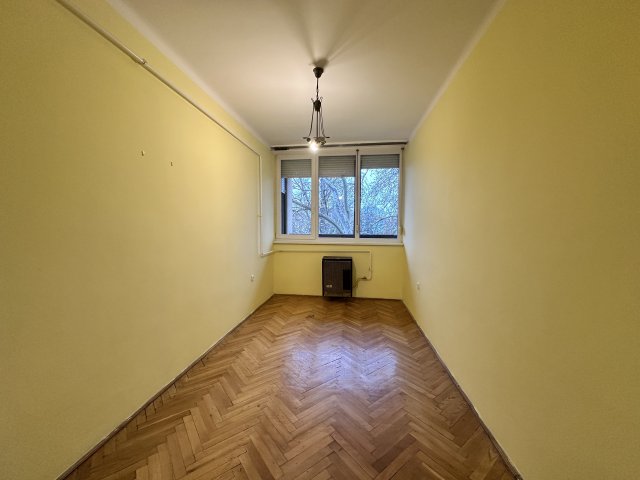 Eladó téglalakás, Békéscsabán 0.16 M Ft, 3 szobás