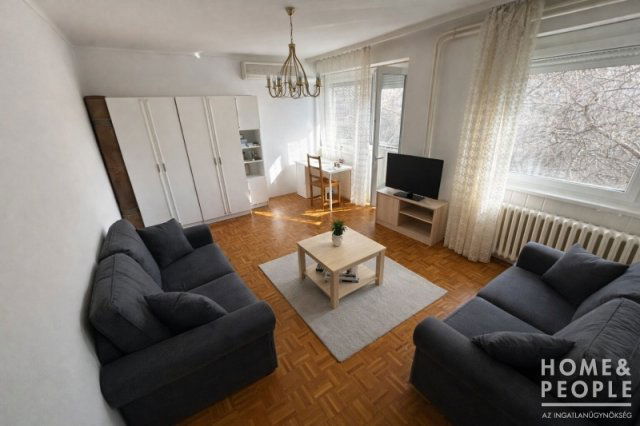 Eladó téglalakás, Szegeden 51.9 M Ft, 2 szobás