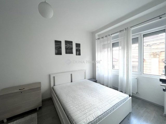 Eladó téglalakás, Pécsett 74.99 M Ft, 3 szobás