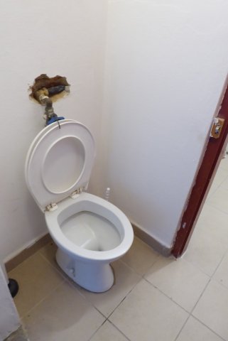 Kiadó iroda, Pécsett, Megyeri úton 75 E Ft / hó, 1 szobás