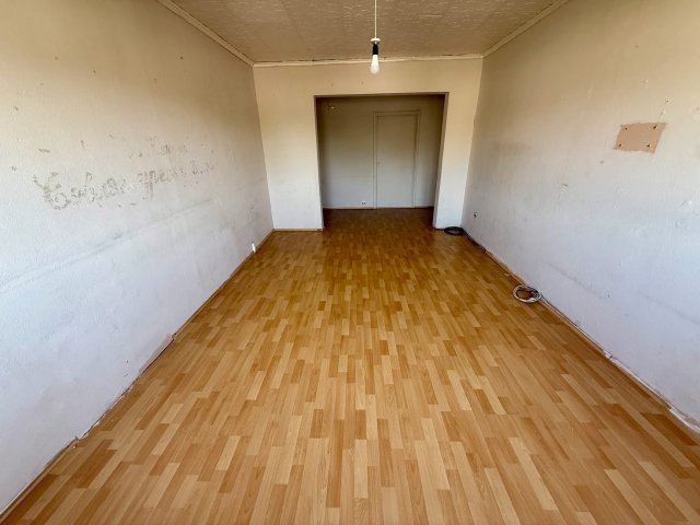 Eladó panellakás, Móron 37.7 M Ft, 2 szobás