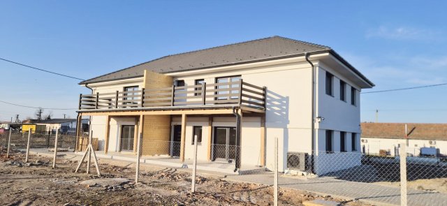 Eladó téglalakás, Cegléden 63 M Ft, 4 szobás