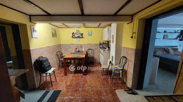 Eladó családi ház, Kisújszálláson 15 M Ft, 2 szobás