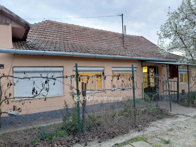 Eladó családi ház, Kaszaperen 6 M Ft, 2 szobás