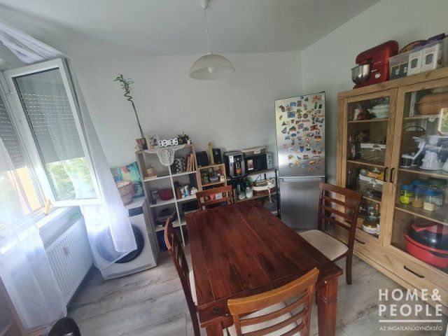 Eladó téglalakás, Szegeden 56.5 M Ft, 3 szobás