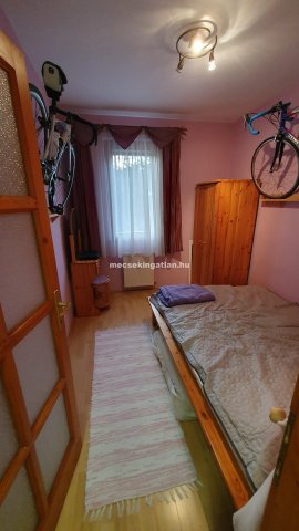 Kiadó téglalakás, albérlet, Pécsett 280 E Ft / hó, 3 szobás
