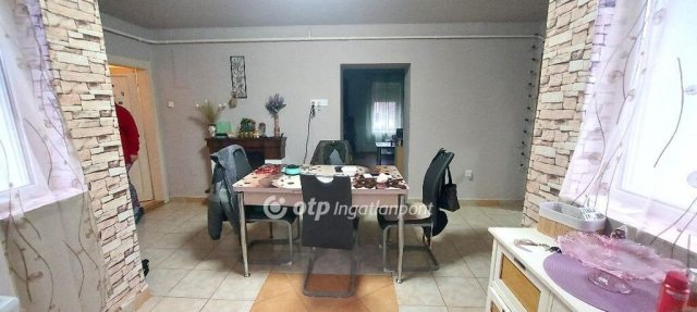 Eladó családi ház, Kunszentmártonban 13.5 M Ft, 3 szobás