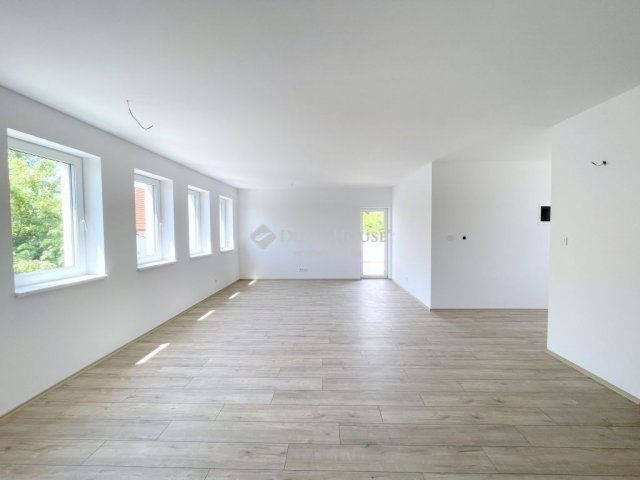 Eladó téglalakás, Kecskeméten 99.9 M Ft, 4 szobás