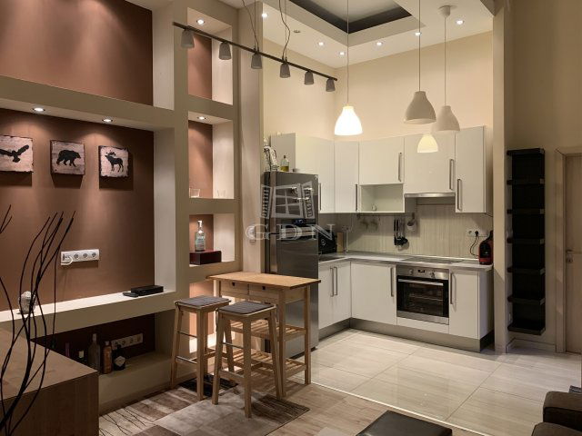 Eladó téglalakás, Budapesten, VI. kerületben 74.3 M Ft, 2 szobás