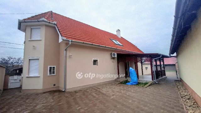 Eladó családi ház, Jászfényszarun 53.9 M Ft, 4+2 szobás