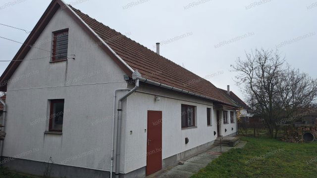 Eladó családi ház, Jászberényben 67.5 M Ft, 2+1 szobás
