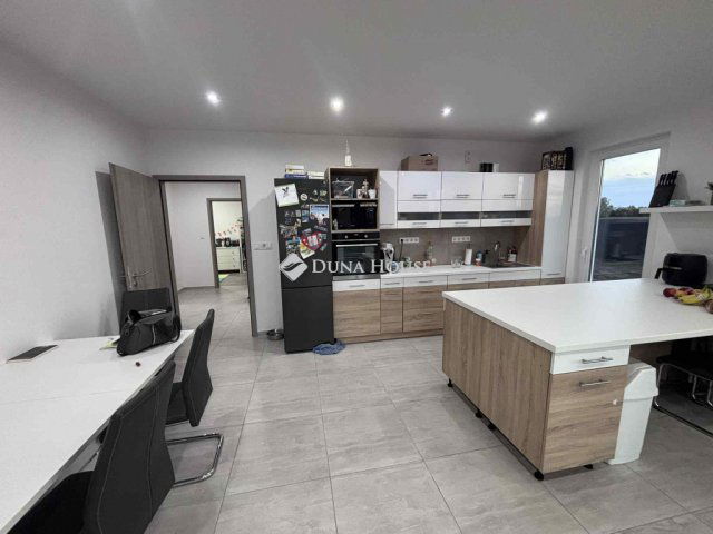 Eladó családi ház, Deszken 126 M Ft, 4 szobás