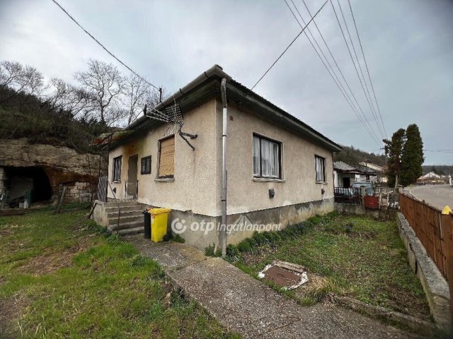 Eladó családi ház, Sirokban 16.5 M Ft, 3 szobás