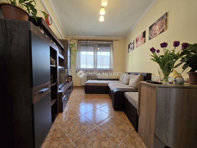 Eladó téglalakás, Érden 72 M Ft, 1+3 szobás