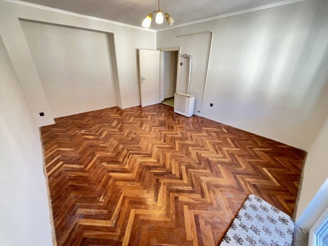 Eladó téglalakás, Kaposváron, Berzsenyi utcában 24.5 M Ft