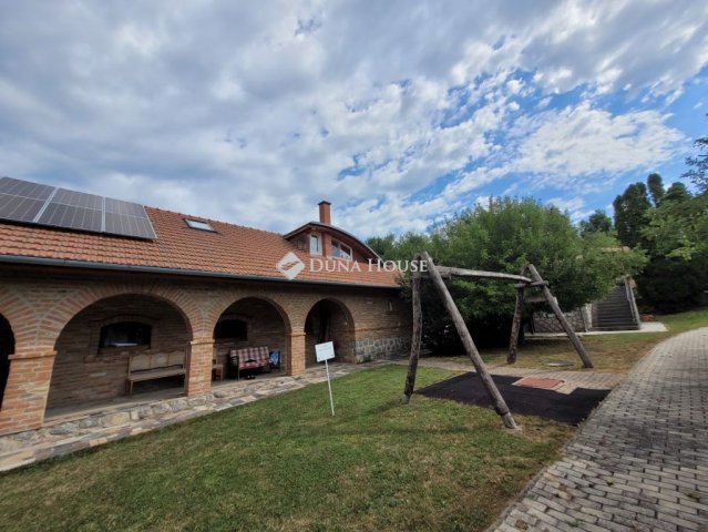 Eladó családi ház, Abaligeten 93 M Ft, 9 szobás