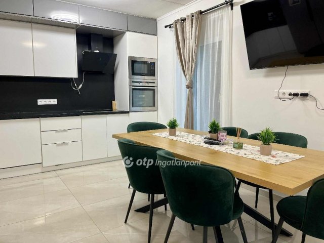 Eladó ikerház, Cegléden 59.9 M Ft, 2 szobás