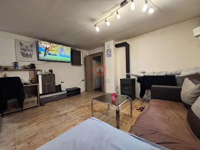 Eladó ikerház, Pécsett 37 M Ft, 2 szobás / költözzbe.hu