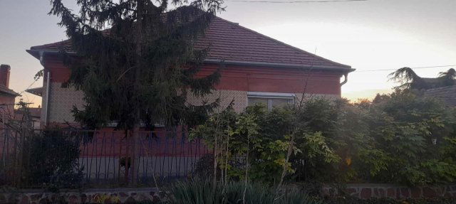 Eladó családi ház, Győrött 69.99 M Ft, 3 szobás