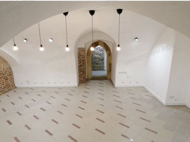 Eladó üzlethelyiség, Sopronban 39.99 M Ft, 1 szobás