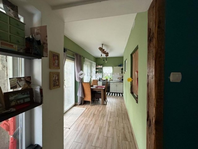 Eladó családi ház, Biatorbágyon 79.9 M Ft, 6 szobás