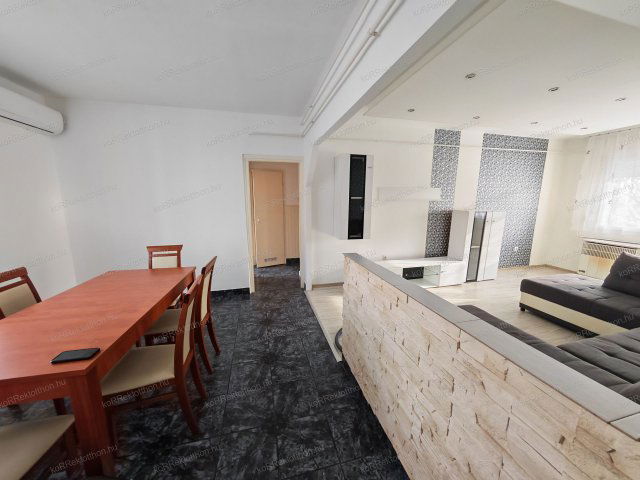 Eladó panellakás, Jászberényben 44.49 M Ft, 3 szobás