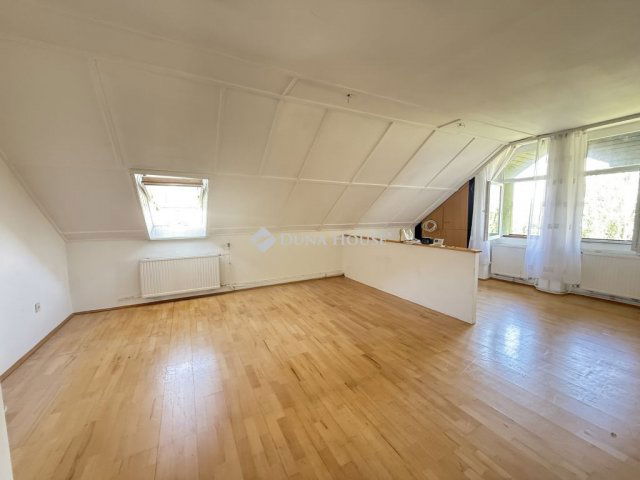 Eladó téglalakás, Pécsett, Illyés Gyula úton 49 M Ft, 3 szobás