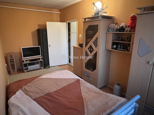 Eladó panellakás, Móron 39.9 M Ft, 2 szobás