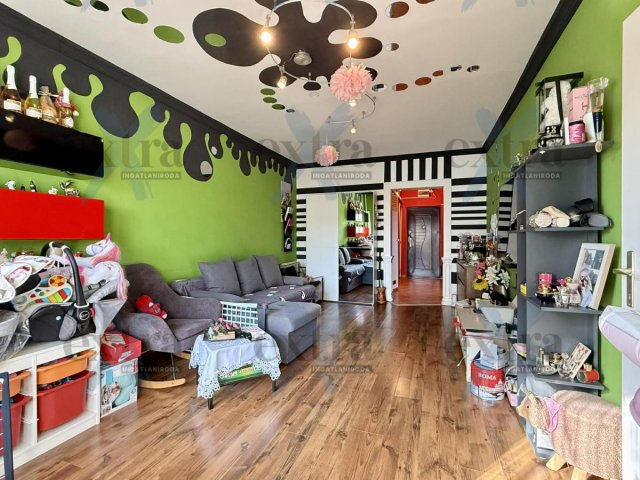 Eladó panellakás, Szegeden 62.99 M Ft, 3 szobás